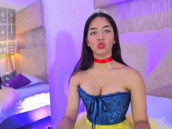 Kyraaa webcam model stream image