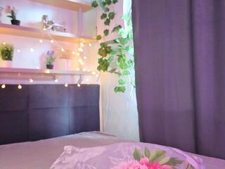 Maida Ashworth webcam model stream image