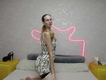 LizzieBrait webcam model stream image