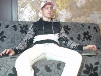 leoroman webcam model stream image