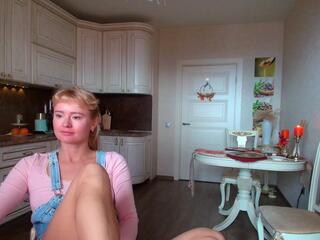 Miss Miracle webcam model stream image