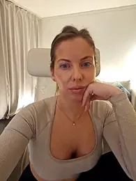 Nova-Lee webcam model stream image