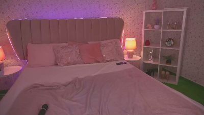 KiraRoxx webcam model stream image