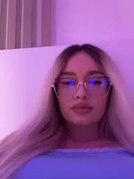 mollyxxx webcam model stream image