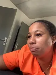 CurvyDesire1 webcam model stream image