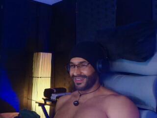 Ralf E webcam model stream image