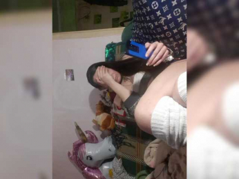 EksaCake webcam model stream image