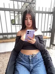 StrawberryPink_ webcam model stream image