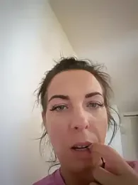 Almmaxxxx webcam model stream image