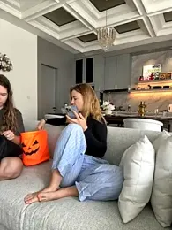 Nura_n_Sarah webcam model stream image