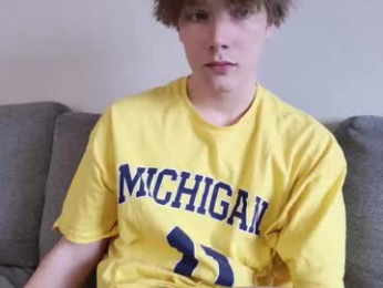 callmenineoneseven webcam model stream image