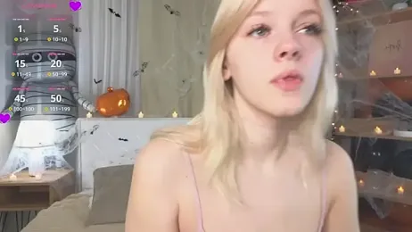 EdlaHewell webcam model stream image