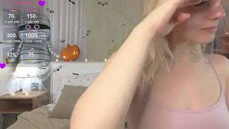 EdlaHewell webcam model stream image