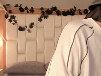 daphne_and_roger webcam model stream image