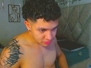 Junior Wayne webcam model stream image