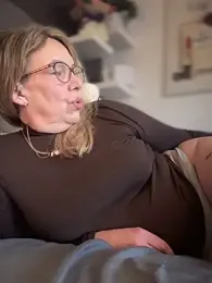 blondebitch2 webcam model stream image