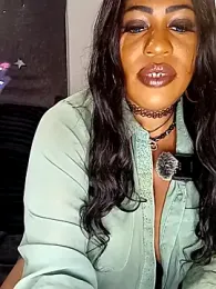 AmazonianMistress webcam model stream image