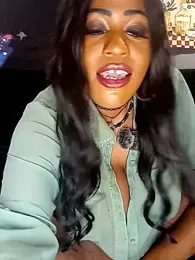 AmazonianMistress webcam model stream image