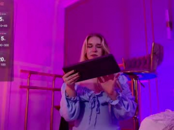 smiley_mia_ webcam model stream image