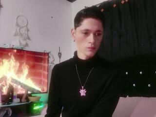 Tyler Thin webcam model stream image