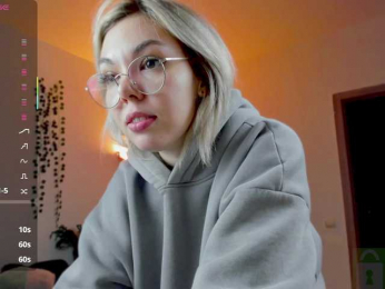 AnyaTaylorJoy_ webcam model stream image