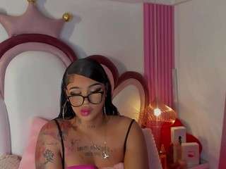khelanyisyy webcam model stream image