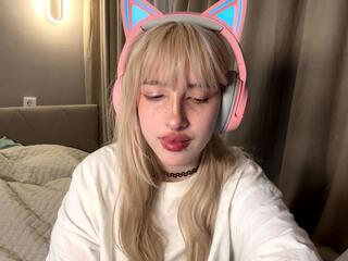 Ora Hewson webcam model stream image