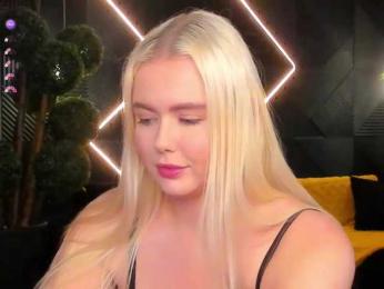 Julia-Robertson webcam model stream image