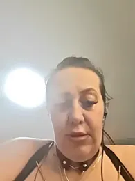 AvaSquirtMilf webcam model stream image