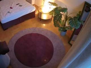 voyeurcam-julmodels-whitebed-5 webcam model stream image