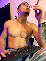 Matt_your_master_ webcam model stream image