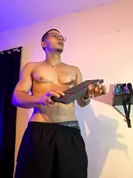 Matt_your_master_ webcam model stream image