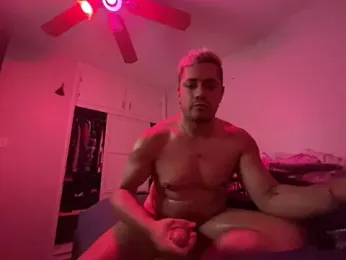 GirThyDock webcam model stream image