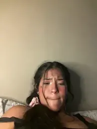 LeahBar webcam model stream image