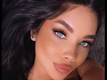 Ryva webcam model stream image