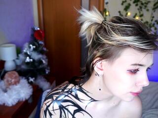Odelyna Curless webcam model stream image