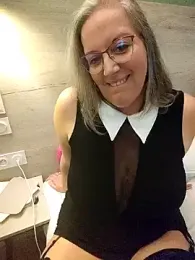 Feelineducentre webcam model stream image