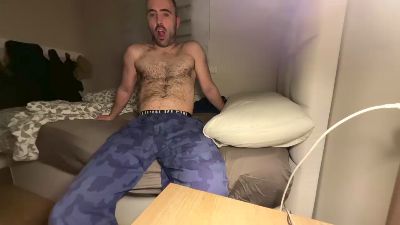 WhiteAndHairy webcam model stream image