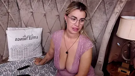 BustyGizelle webcam model stream image