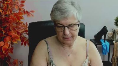 femmeIRIS webcam model stream image