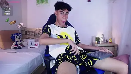 huge_armound webcam model stream image