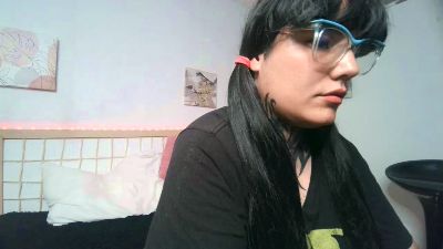 DaphneGeek webcam model stream image