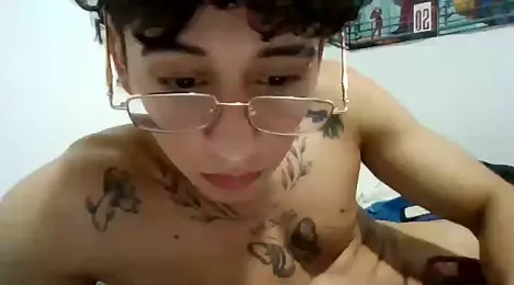 Dillom420 webcam model stream image