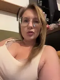 Vanilladreams webcam model stream image