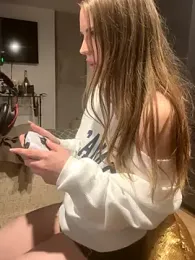 elliepixie webcam model stream image