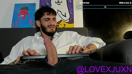 LovexJuxn8 webcam model stream image