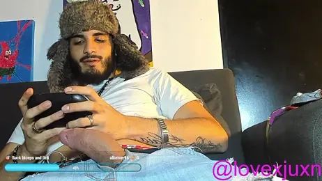 LovexJuxn8 webcam model stream image