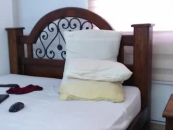 leoricoo webcam model stream image