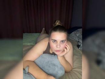 yours-13 webcam model stream image