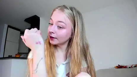 MiaMews webcam model stream image